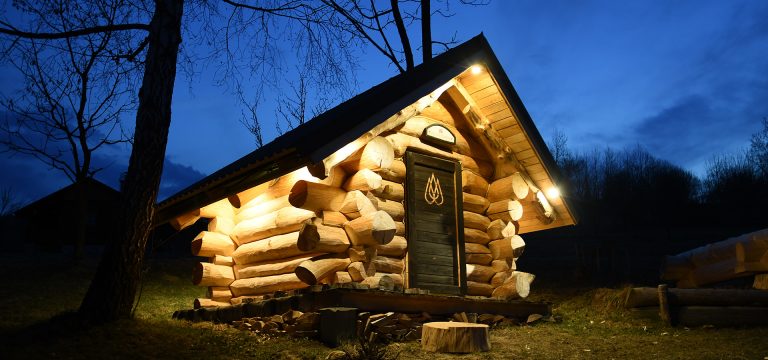 Stavba a realizácia zrubových saun, kanadský štýl, logo home | jrloghomes.sk