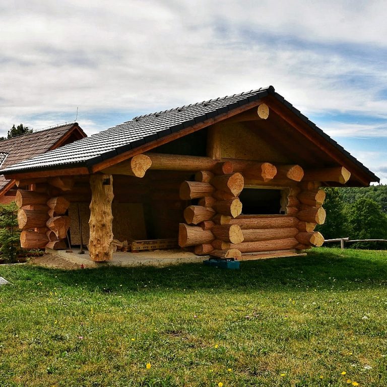 Stavba zrubových domov a chát kanadským štýlom | jrloghomes.sk