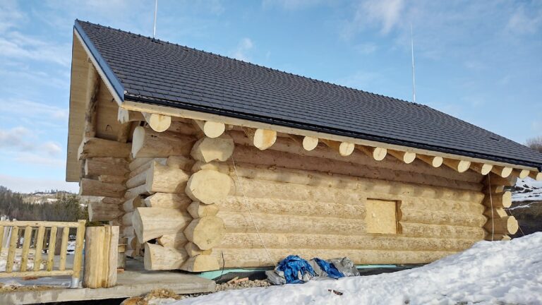 Kanadská zrubová chata - stavba | jrloghomes.sk