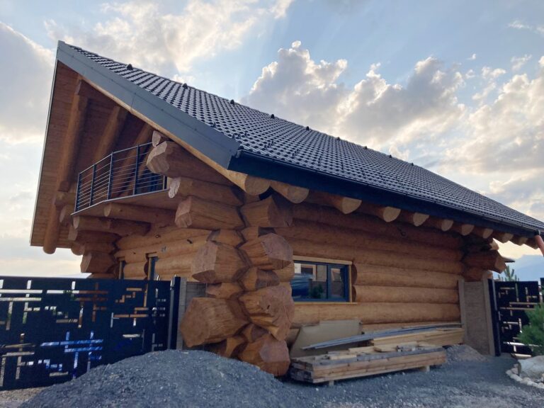 Stavba kanadských zrubových domov, chát, altánkov | jrloghomes.sk